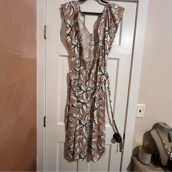 #119 LOFT FLORAL PRINT TAN DRESS SIZE 14 - Picture 2 of 5